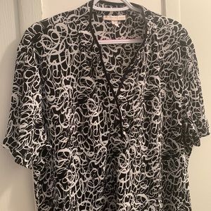 🆑 BUY ME!! Classy black and white v-neck button short sleeve blouse, top, silky